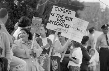 White protestors picket in resistance to desegregation